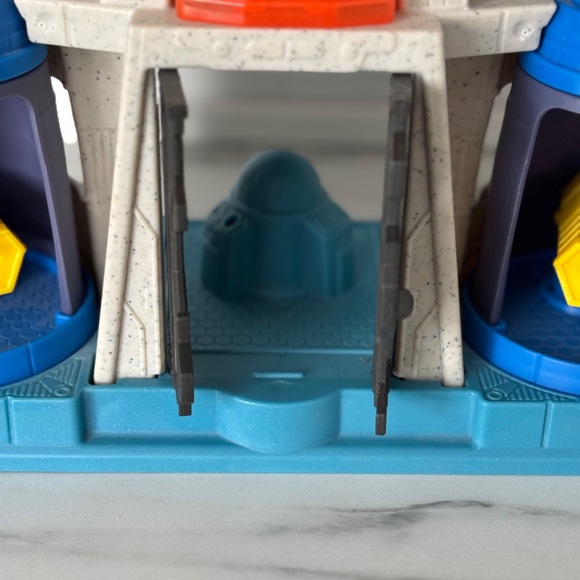 IMAGINEXT Fisher Hall of Justice League DC Comics Super Friends Playset 2014 - Picture 5 of 9